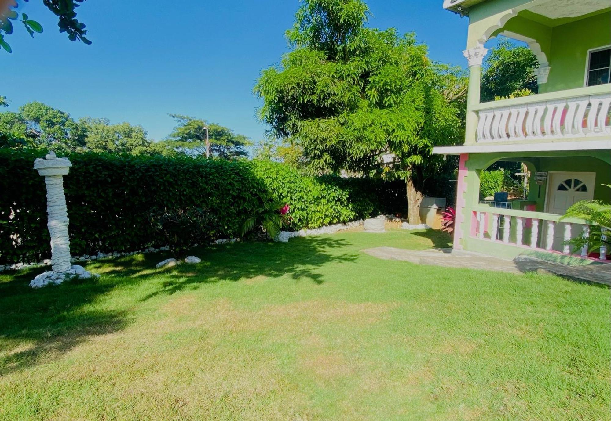 Cindy'S Garden Stay Ocho Rios Exterior photo